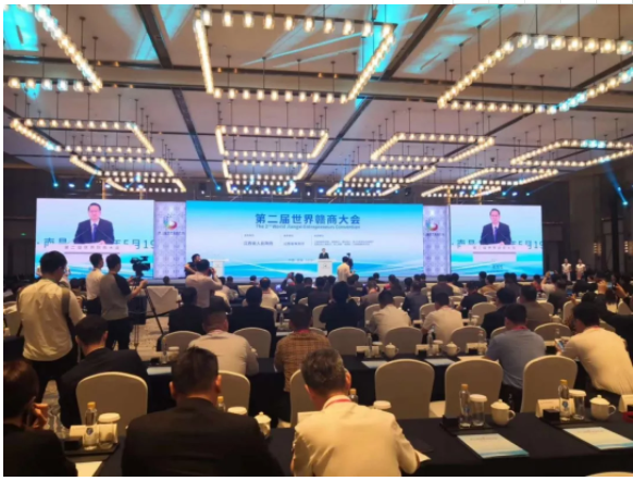 李平总裁陆续在两届荣膺世界赣商大会“江西省回乡投资优秀赣商”称号